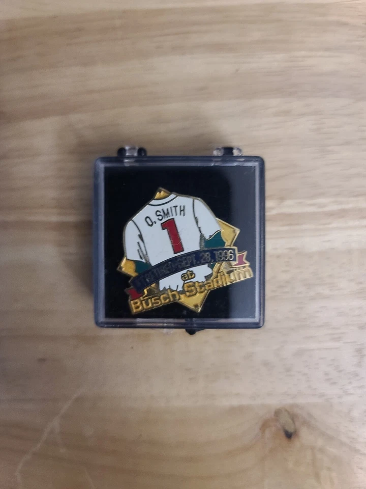 ST LOUIS CARDINALS OZZIE SMITH #1 RETIRED SEPT 28 1996 BUSCH STADIUM LAPEL PIN  - Image 1 of 1