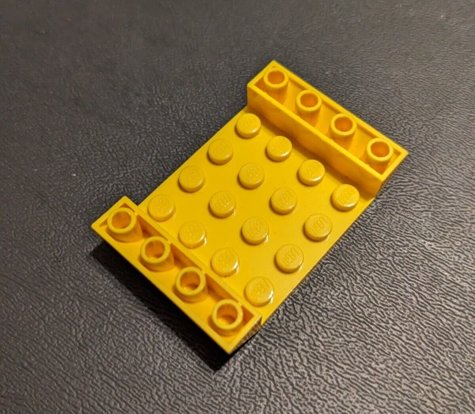 Lego 30283 Pendiente Invertida 45 6 x 4 Doble con 4 x 4 Recorte Amarillo Foto 1 de 1