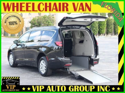 2022 Chrysler Pacifica Touring L - Image 1 of 4