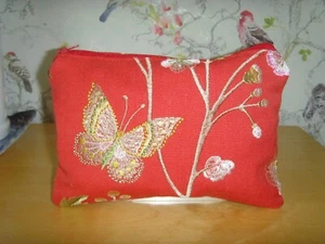 20cm x 13cm ZIP COSMETIC PURSE RED EMBROIDERED FLORAL BUTTERFLY LINED - Picture 1 of 2