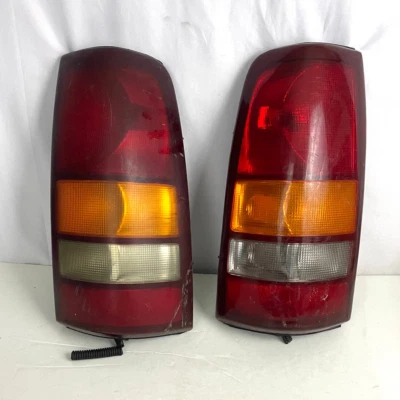 Luz trasera izquierda y derecha Chevrolet 1999-2003 GM 16524515/16524516  Foto 1 de 4