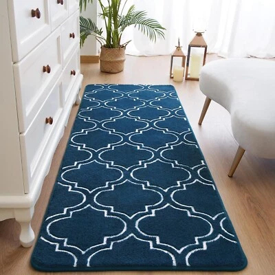 Alfombra Esponjosa Enrejado Pasillo Corredor, Interior Suave 2 x 6 Pies Azul Marino y Blanco Foto 1 de 4