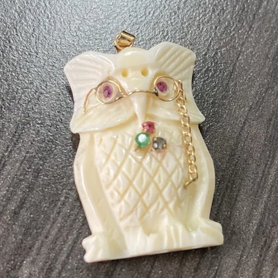 Colgante de búho tallado en oro de 14k y piedras preciosas - Colgante de búho rubí de oro de 14k  Foto 1 de 4