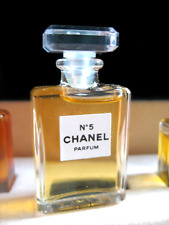 Fragrance Review: Chanel – N°5 (Eau de Parfum) – A Tea-Scented Library
