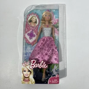 Barbie Principessa Bambola T7376 Medaglione Abbinato Mattel Collezione 2010 Nuova con scatola - Foto 1 di 7