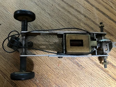 Vintage 1/32 Revell Slot Car Chassi Ajustável com Motor de Corrida! - Imagem 1 de 4