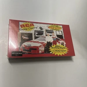 New! RCA Racing Country (VHS) {4292} Sealed Nascar Lari White Aaron Tippin Car - Imagen 1 de 2