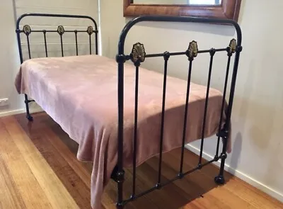 Cast Iron Antique Single Bed Frame • 400$