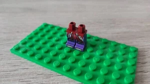 Hanches et jambes violet foncé avec chaîne argentée 6102346 pièce Lego #C06 - Picture 1 of 2