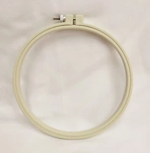 Bates Hoop-La Plastic Embroidery Hoop One 7" Cream - Picture 1 of 2