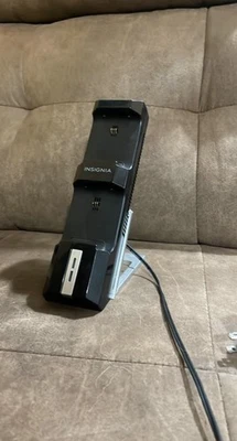 INSIGNIA XBOX ONE Dual Controller Charger Charging Station - Image 1 of 4