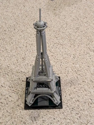 LEGO ARCHITECTURE: The Eiffel Tower (21019) - Image 1 of 4