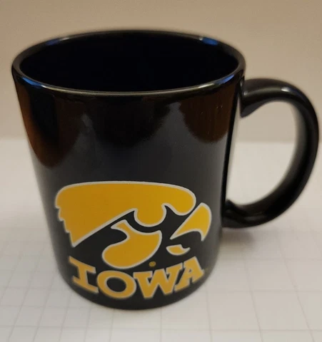 Iowa Hawkeyes Coffee Cup Mug - Black Cover
