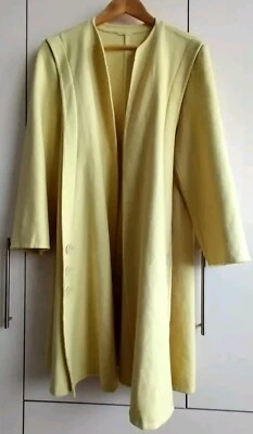 Hermoso abrigo fino ligero limón vintage para mujer de "Roberto Quaglia" Zurich  Foto 1 de 4