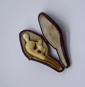 ANTICA PIPA CHEROOT CAVALLO IN SCHIUMA DI MARE E AMBRA INTAGLIATA & CUSTODIA ORIGINALE - Foto 1 di 6