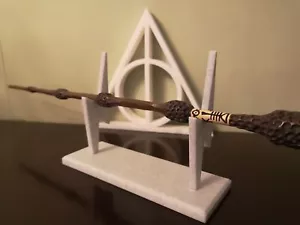 Wand stand with lightning bolt design. Wand Rack Display Any Colour customisable - Foto 1 di 3