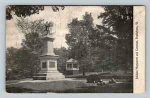 Brattleboro VT-Vermont, Soldiers Monument & Common Vintage Souvenir Postcard - Imagen 1 de 2