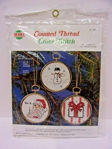 Adornos navideños Needlemagic Needlecraft nuevos en paquete de 2 1/4" - Imagen 1 de 3