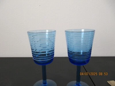 Juego de (2) copas de vidrio artístico soplado a mano con remolinos azul cobalto/blanco Foto 1 de 2