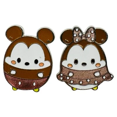 Conjunto de 2 pinos colecionáveis Disneyland Hong Kong Ufufy Mickey Mouse e Minnie Mouse - Imagem 1 de 4