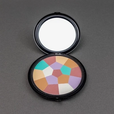 Signature Club A Kaleidoscope Brightening & Finishing Powder Large 1 oz / 28.3 g - Image 1 of 4