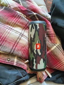 JBL Flip 4 (Camo) Wireless Bluetooth Portable Speaker - - Picture 1 of 3
