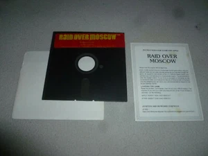 ATARI 800 RAID OVER MOSCOW GAME DISK & MANUAL PC APPLE RARE VINTAGE - Picture 1 of 3