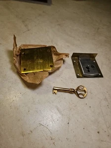 Serrature antiche per armadi con meccanismo acciaio chiave ottone originale mai usate molto vecchie - Foto 1 di 12