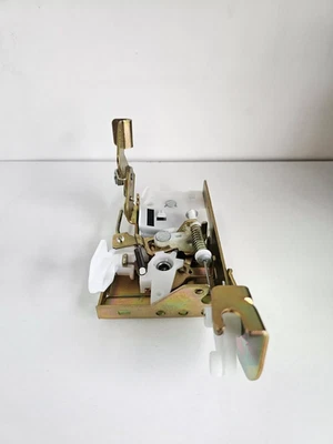 New Front Lock Door Front Right Assembly For Ford Escort Mk V 92ABA21812CD - Image 1 of 4