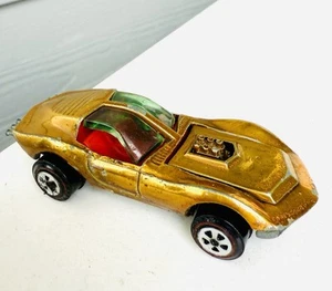 Johnny Lightning Topper 1970 Custom Mako Shark Gold With Red Interior - Picture 1 of 11