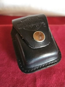 HARLEY DAVIDSON SCHWARZES LEDER FEUERZEUG ETUI MIT SCHLAUFE MIT DRUCKKNOPF FÜR GÜRTEL PREOWN - Bild 1 von 4