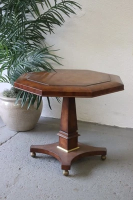 Mesa auxiliar vintage de madera burl octogonal estilo renacimiento imperio Foto 1 de 4