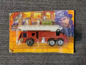 Matchbox Die Cast MB18 Extending Ladder Fire Engine (Vintage) 1982 RARE ART CARD - Picture 1 of 3