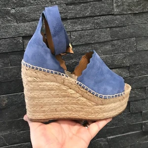 Neu im Karton Chloe Kobalt Wildleder Lauren Espadrille Plateau Keilabsatz Sandalen Gr. 42  - Bild 1 von 9