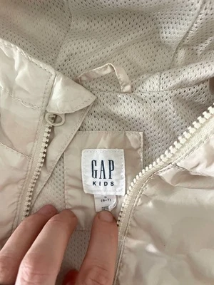 CHAQUETA CORTAVIENTOS GAP CAMUFLAJE BEIGE NIÑOS/NIÑAS 6-7 AÑOS Foto 1 de 4