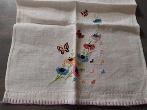 Wildflower Bouquet Butterflies Embroidered Kitchen Bathroom Hand Towel 11x18 - Picture 1 of 2