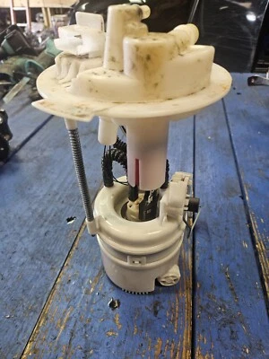 2015-2023 JEEP RENEGADE FUEL PUMP SENDING UNIT - 68312374 OEM - Image 1 of 4