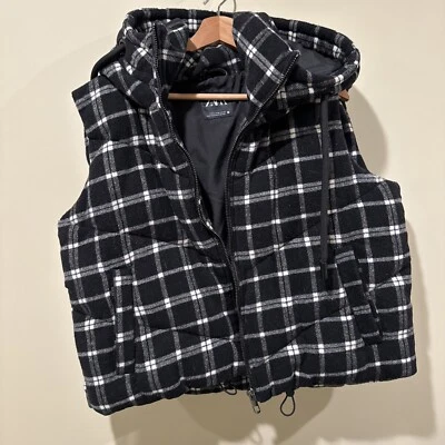 Chaleco acolchado acolchado con capucha y aislamiento a cuadros de gran tamaño ZARA M para mujer negro blanco Foto 1 de 4