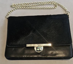 DKNY Clutch Schultertasche schwarz Leder Rindsleder Klappe abnehmbarer Kettenriemen - Bild 1 von 12