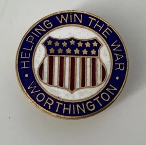 Seltene Anstecknadel Vintage HELPING WIN THE WAR Worthington Front Bastain Bros Co. - Bild 1 von 4