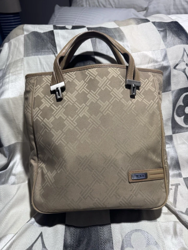 Bolso de Mano Pequeño Tumi Tostado Asas de Cuero Bolsillos Interiores Foto 1 de 4