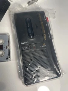 Sanyo 2 Speed Microcassette Recorder VOICE ACTIVATED WITH 3- DIGIT TAPE COUNTER - Picture 1 of 20