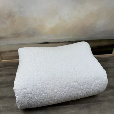 Edredón Pottery Barn Belga Lino Punto Floral King/Cal. Manchas blancas King Foto 1 de 4