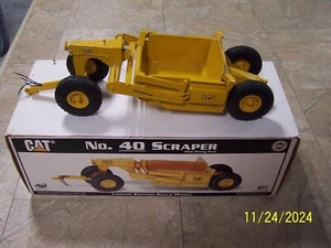 Vintage Riecke Farm Models CCM Caterpillar Cat No.40 Scraper 1/16th Scale - Picture 1 of 6
