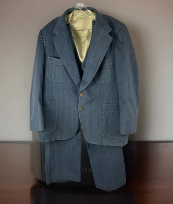 Traje Denim Vintage Años 70 3 Piezas Hombre Abrigo Deportivo, Chaleco y Pantalones Talla 50 Foto 1 de 4
