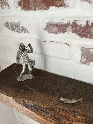 Vintage Fisherman Wire Art Metal Fish Net 8x4x4.5” - Image 1 of 4