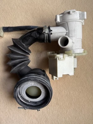 Bosch Orignal Drain Pump Assembly For WKD28350GB/02 Washer Drier with Hose - Image 1 of 4