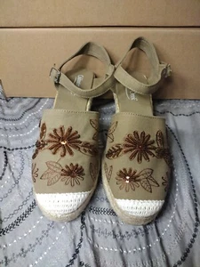 Coldwater Creek Women's Size 8 Wedge Sandals Beads Canvas Espadrille Color Moc - Picture 1 of 18
