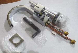 NEW VERO Delta Faucet 553LF-GPM SINLGE HOLE BATHROOM FAUCET 1L 60PSI 3.8L/MIN - Picture 1 of 7