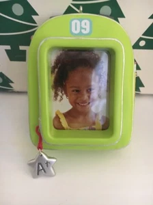 Schultage Bilderrahmen Weihnachtsbaum Punze Andenken Ornament in Box - Bild 1 von 9